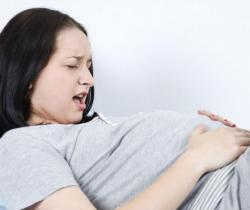 dau-bung-khi-mang-thai-co-sao-khong